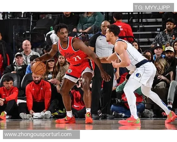 快船决定不执行科比布朗26至27赛季的479万球队选项